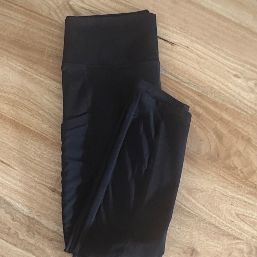 EUC Fabletics Powerhold Black Leggings with Side Pockets